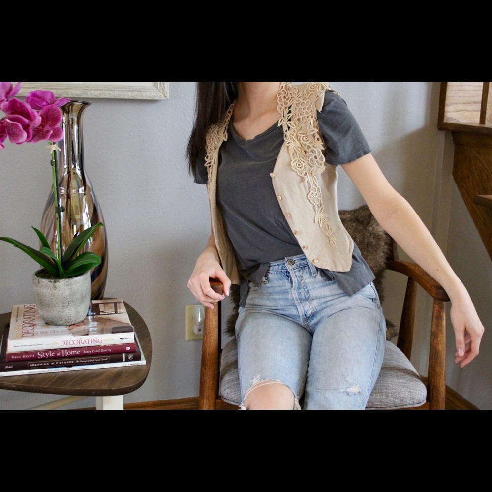 Vintage Juniors Vest w. Floral Embroidery